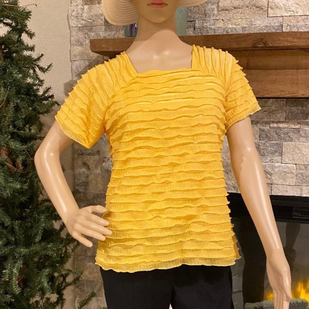 TANJAY Women's Size S Petite Short Sleeve Shirt V-Neck Polyester Yellow Ruffles